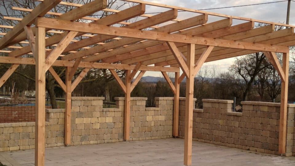 Pergola_Bauholz_Ueberdachung_Sichtschutz_1920x1080