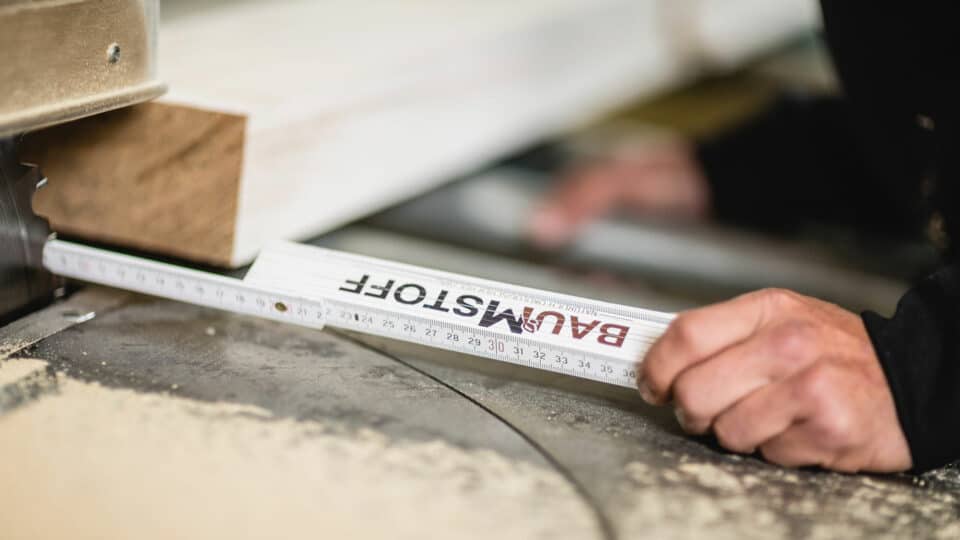 job_zimmerer_taetigkeit_baumstoff_1920x1080